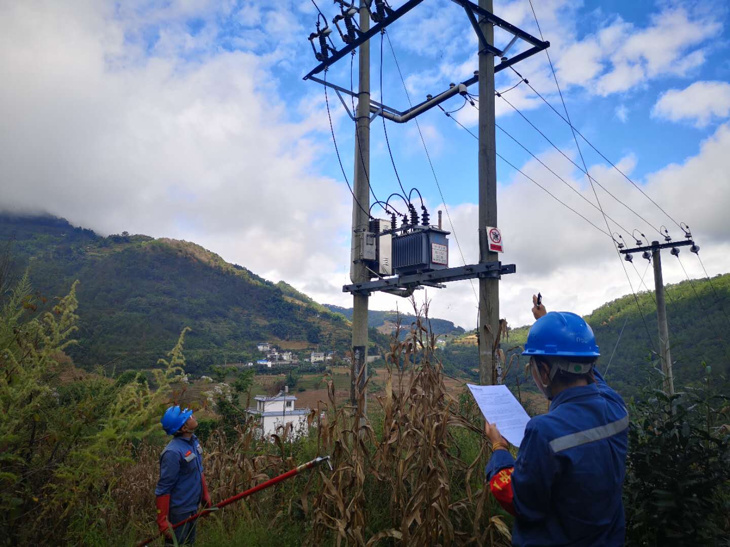 臨滄云縣供電局開展線路維護改造，全面提升供電可靠性