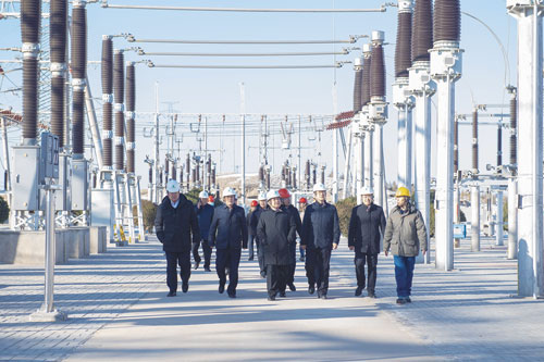 內(nèi)蒙古電力集團公司董事長、黨委書記賈振國深入阿拉善電業(yè)局調(diào)研