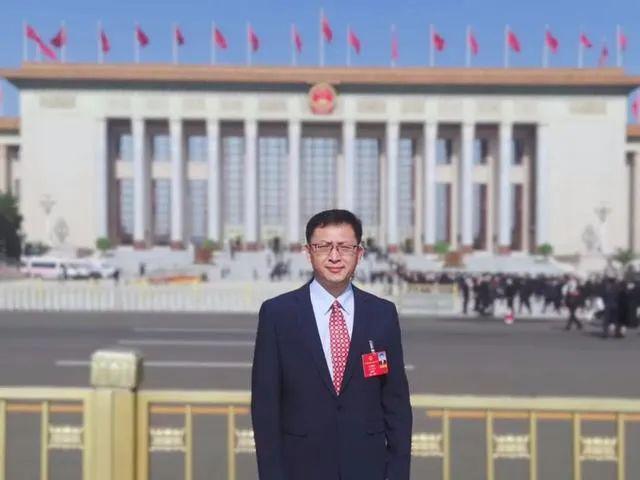 加快推動新能源行業(yè) 與人工智能融合創(chuàng)新——訪全國人大代表、樂山太陽能研究院院長姜希猛
