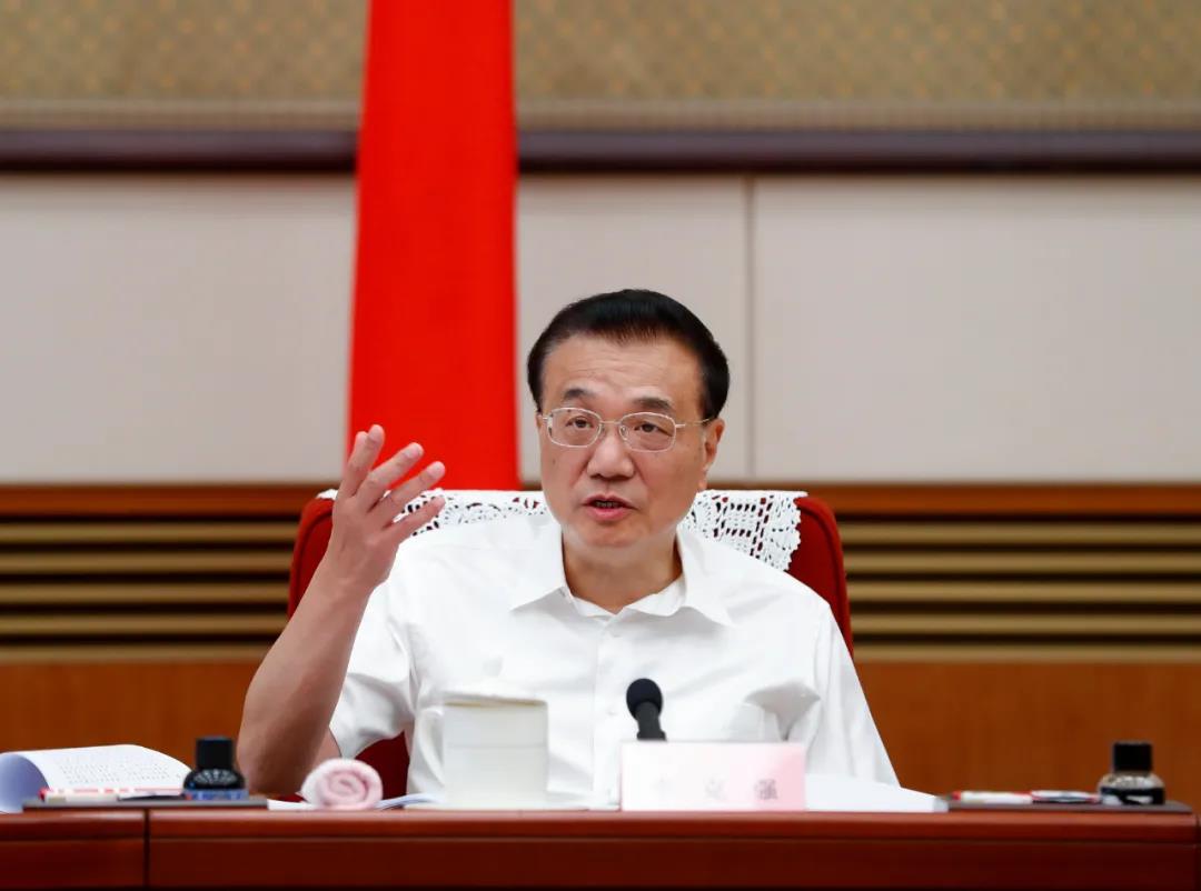 李克強：發(fā)揮西部風、光、水電等優(yōu)勢 建大型清潔能源基地