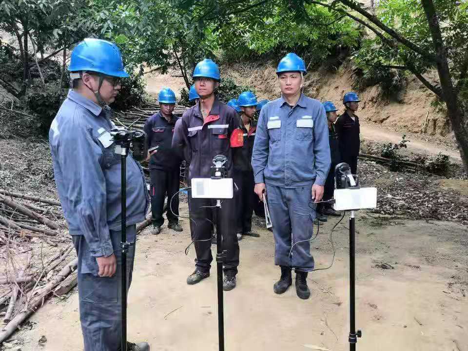 臨滄云縣供電局配電管理三所開展隱患整改，切實(shí)保障用戶用電安全