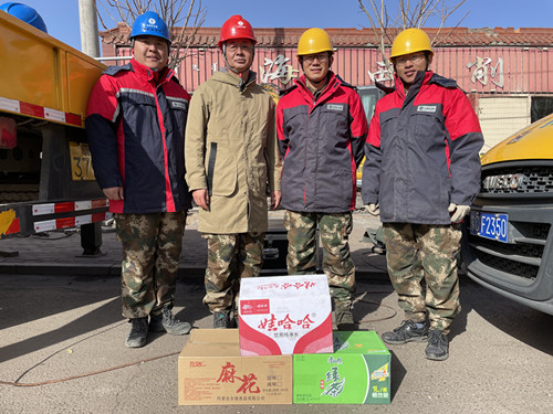 烏海電業(yè)局配電帶電作業(yè)處助力“煤改電”，送溫暖進(jìn)現(xiàn)場