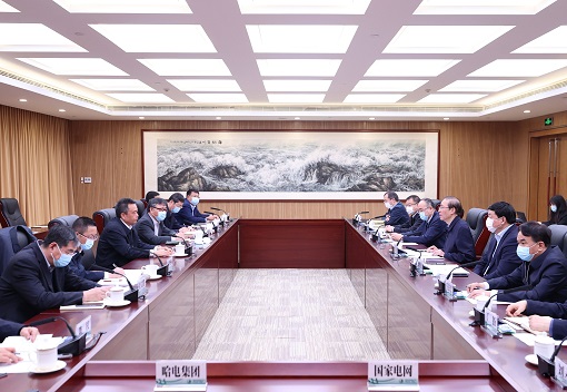 辛保安、張智剛與哈電集團(tuán)董事長(zhǎng)曹志安、總經(jīng)理吳偉章會(huì)談