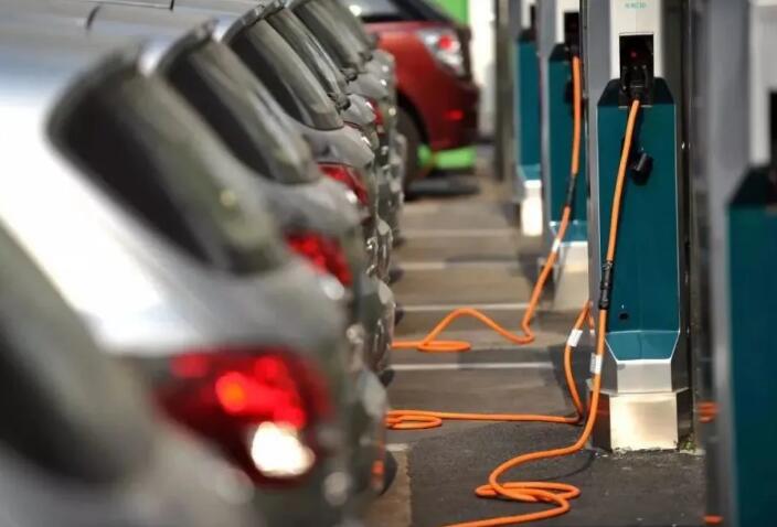 油價漲怕了，電動車主也笑不出