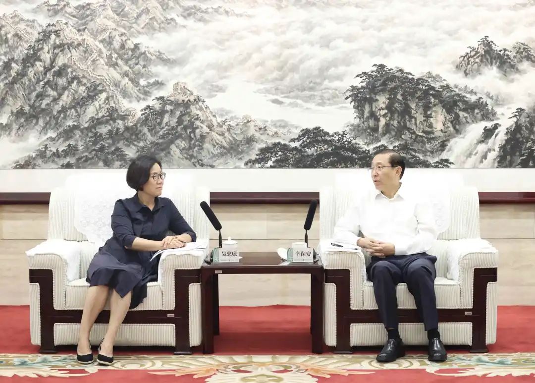國家電網(wǎng)董事長、黨組書記辛保安與江西省委副書記、贛州市委書記吳忠瓊會談