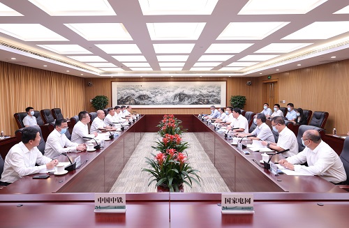 國(guó)家電網(wǎng)公司總經(jīng)理、黨組副書記張智剛與中國(guó)中鐵董事長(zhǎng)陳云會(huì)談