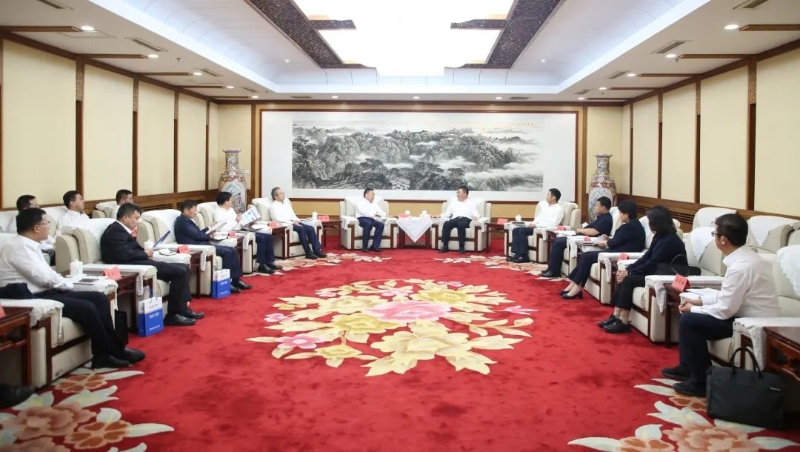 宋海良與內(nèi)蒙古自治區(qū)黨委常委、呼和浩特市委書記包鋼座談
