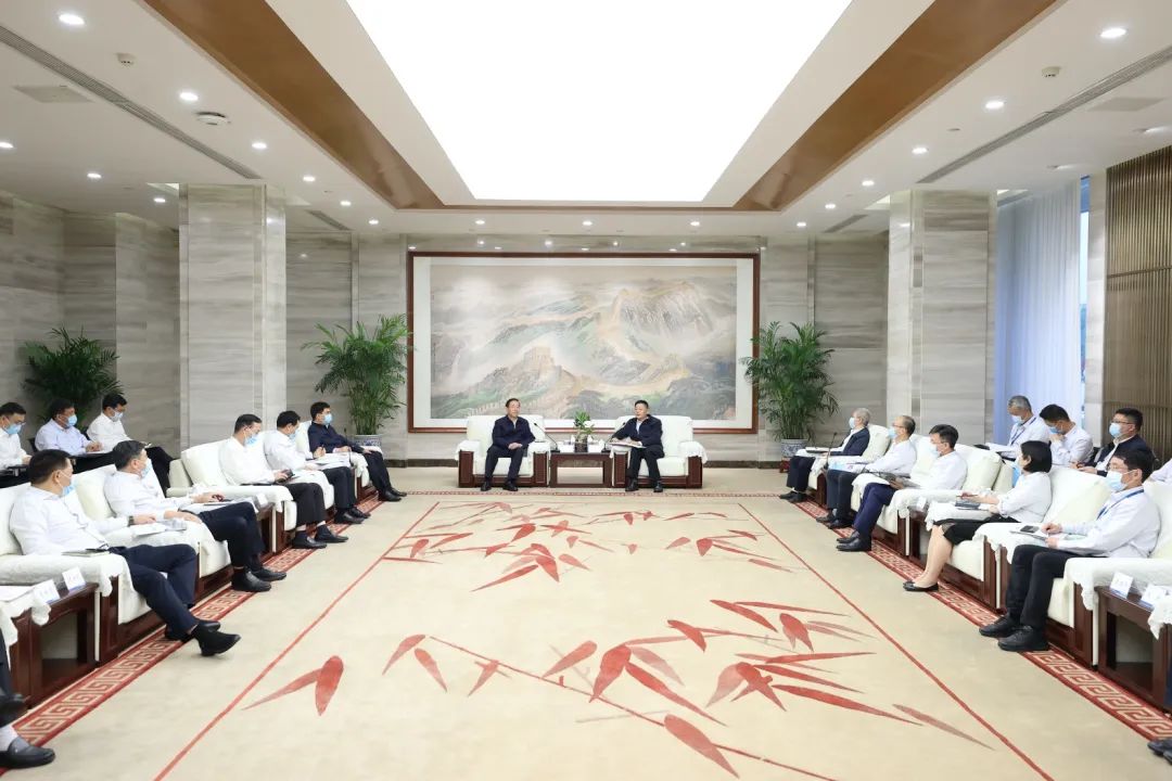 國(guó)家電網(wǎng)公司董事長(zhǎng)、黨組書辛保安與東方電氣集團(tuán)董事長(zhǎng)俞培根、總經(jīng)理徐鵬會(huì)談
