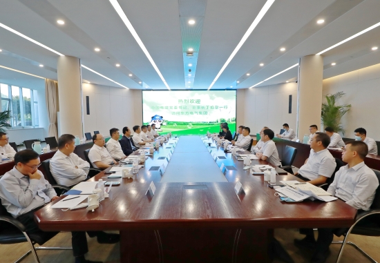 丁焰章與東方電氣黨組書記、董事長(zhǎng)俞培根會(huì)談并見證雙方簽署戰(zhàn)略合作協(xié)議