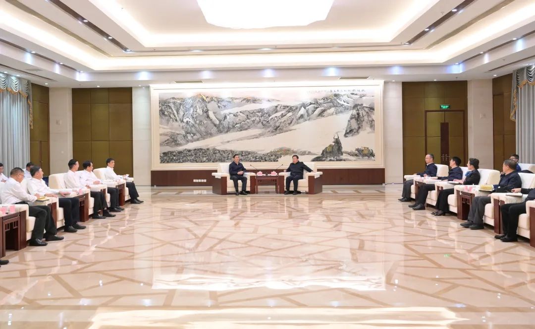 國家電網(wǎng)公司董事長、黨組書辛保安與四川省委書記王曉暉會(huì)談