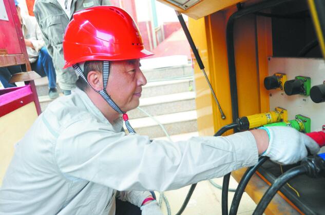 楊忠：善總結(jié)優(yōu)服務，讓客戶用好電
