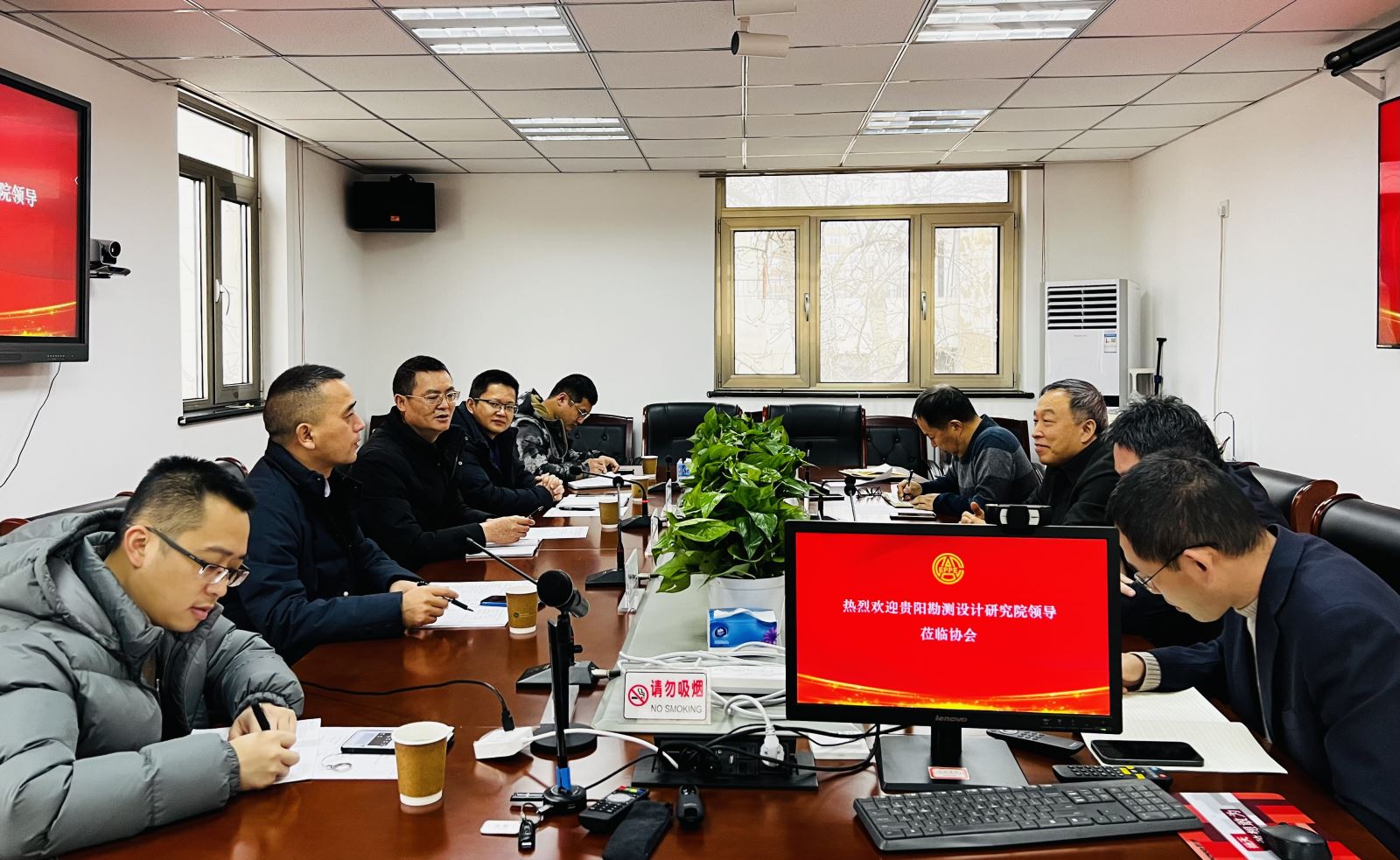 中國(guó)電力規(guī)劃設(shè)計(jì)協(xié)會(huì)李愛(ài)民與中國(guó)電建貴陽(yáng)院、國(guó)網(wǎng)江蘇電力設(shè)計(jì)咨詢公司領(lǐng)導(dǎo)座談交流