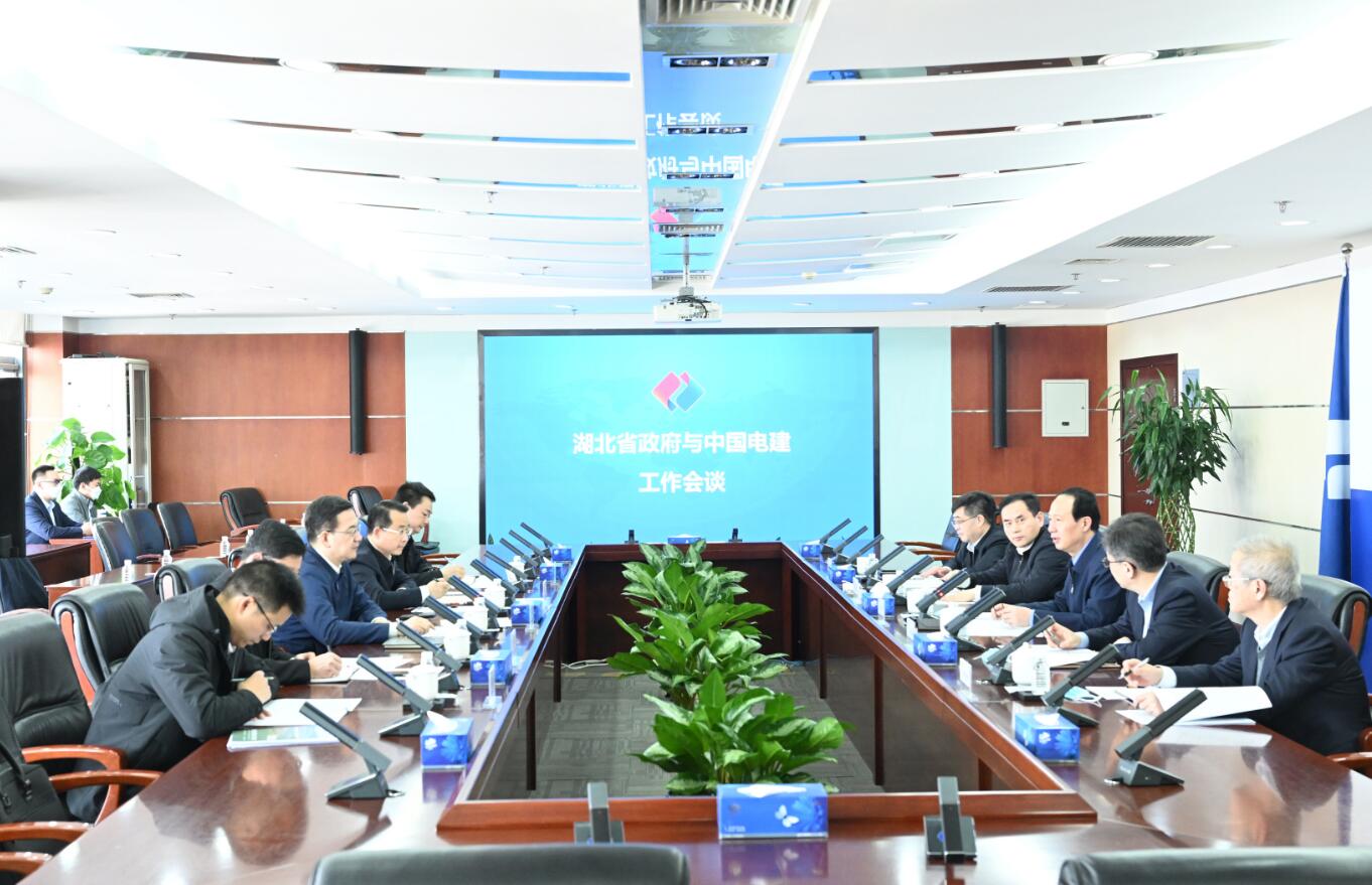 中國(guó)電建黨委書記、董事長(zhǎng)丁焰章與湖北省副省長(zhǎng)盛閱春會(huì)談