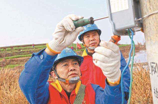 四川通江護(hù)航春灌用電，60支服務(wù)隊(duì)奔走田間