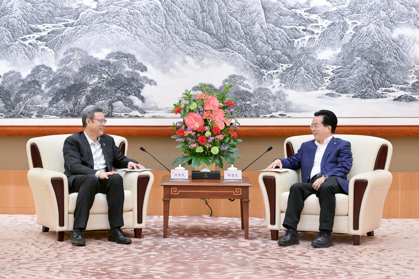 國(guó)家電投黨組書記、董事長(zhǎng)錢智民與中國(guó)旅游集團(tuán)董事長(zhǎng)陳寅會(huì)談