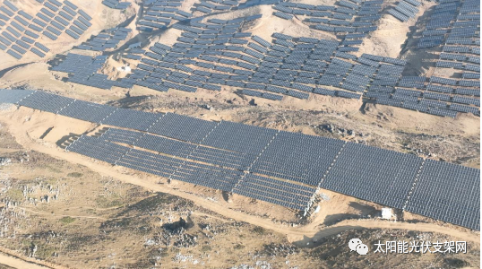 安泰科柔性太陽能光伏支架助力全國海拔最高、坡度最大光伏項(xiàng)目