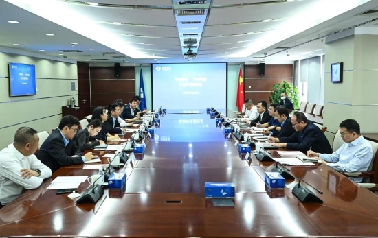 中國電建黨委常委、副總經(jīng)理劉源與中國建材股份副總裁王兵舉行會談