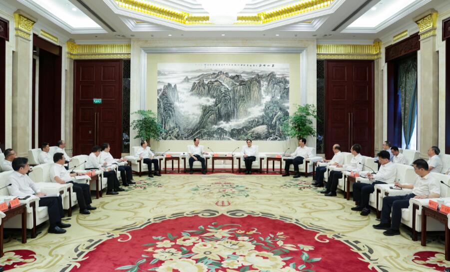 中國(guó)電建黨委書記、董事長(zhǎng)丁焰章拜會(huì)貴州省委書記徐麟、省長(zhǎng)李炳軍