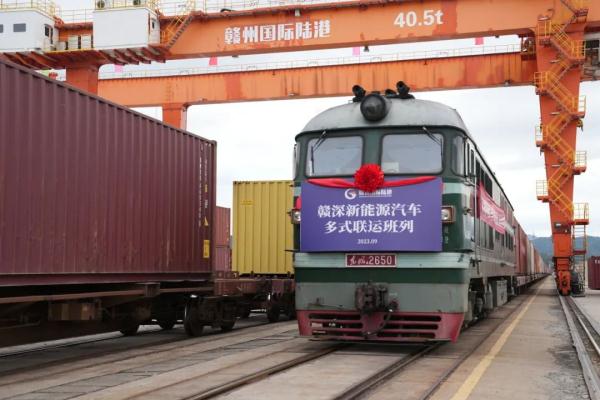 國(guó)產(chǎn)新能源汽車，坐火車“出?！?