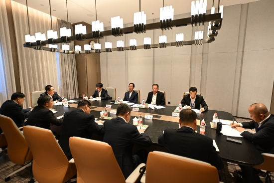 丁焰章與近期新任職子企業(yè)黨委書(shū)記、董事長(zhǎng)進(jìn)行集體談話