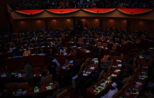 英媒：加納議會欠電費，電力公司拉閘打斷國情咨文