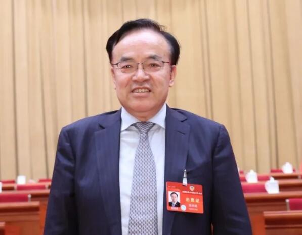 全國(guó)政協(xié)常委張來(lái)斌：系統(tǒng)思維引領(lǐng)能源轉(zhuǎn)型與安全，確?！半p碳”目標(biāo)順利實(shí)現(xiàn)