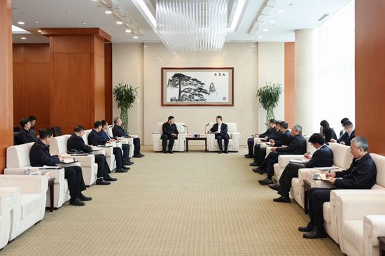 華能集團(tuán)董事長(zhǎng)溫樞剛、總經(jīng)理鄧建玲會(huì)見國(guó)家電網(wǎng)董事長(zhǎng)張智剛