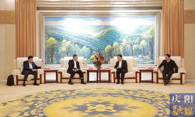 慶陽市委書記黃澤元、市長周繼軍與山東能源集團(tuán)黨委書記、董事長李偉一行座談