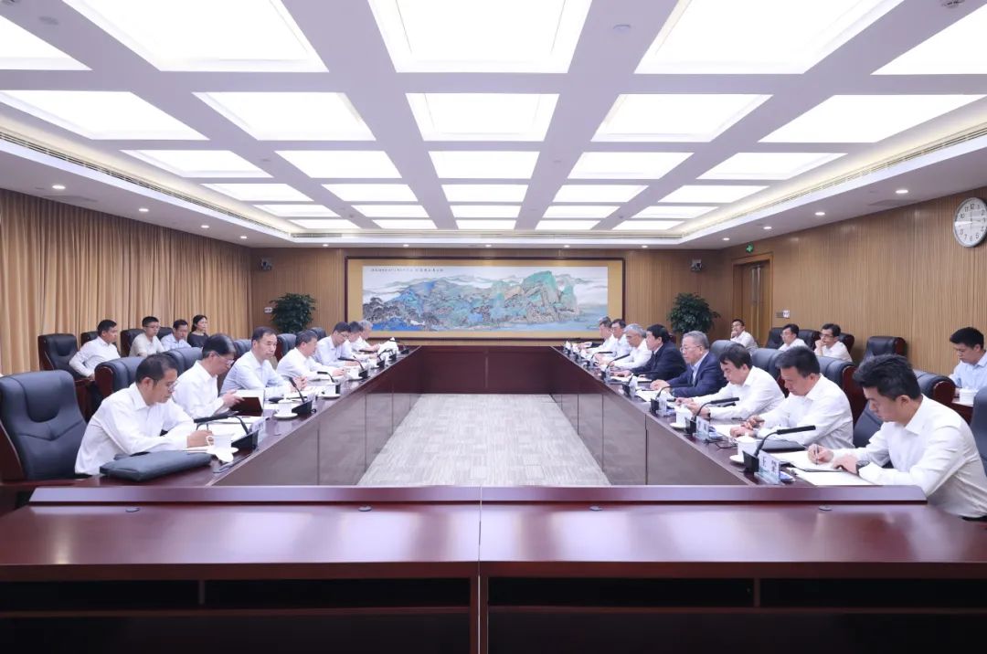 國家能源局黨組書記、局長章建華赴國家電網公司調研迎峰度夏電力保供工作