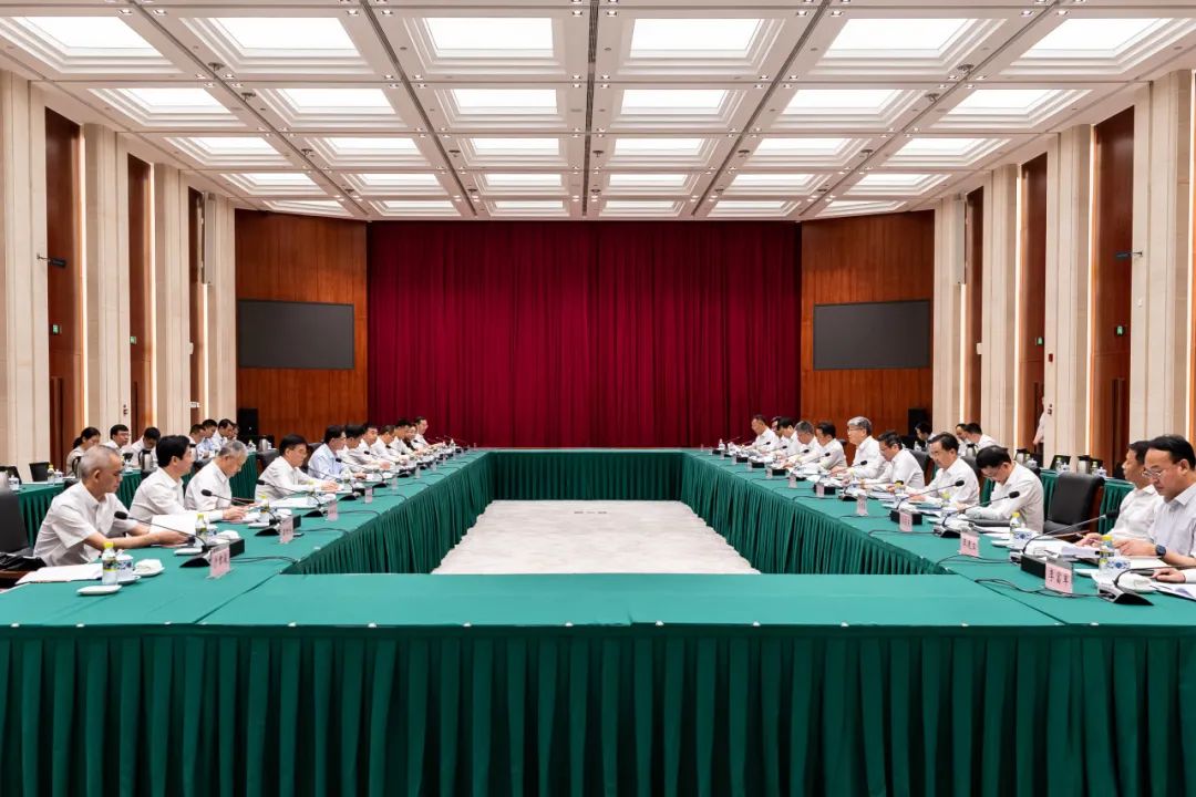 國家能源集團(tuán)黨組書記、董事長劉國躍與廣西壯族自治區(qū)人民政府主席藍(lán)天立舉行工作會談