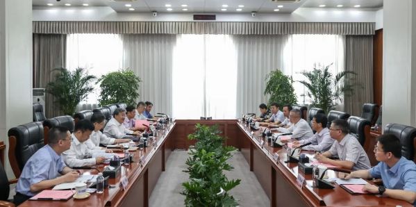 中核集團黨組書記、董事長余劍鋒會見山東大學(xué)黨委書記任友群一行
