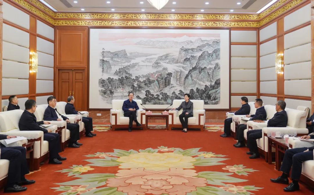 中國(guó)電建黨委書記、董事長(zhǎng)丁焰章拜會(huì)四川省委副書記、省長(zhǎng)施小琳