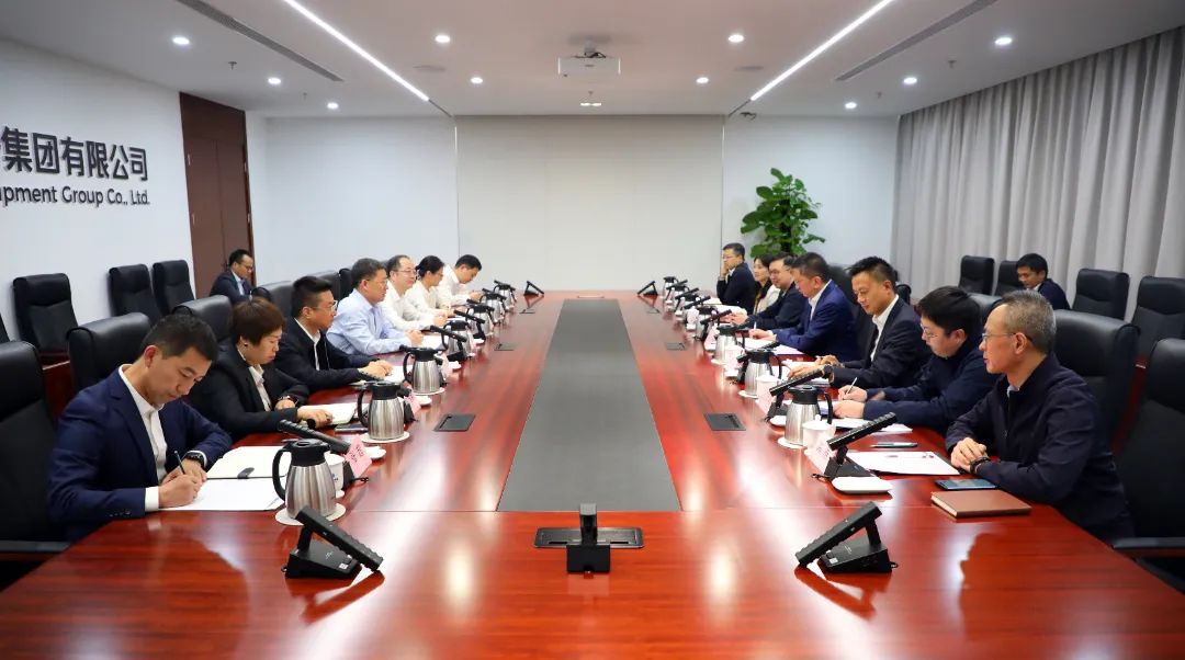中國電氣裝備黨委書記、董事長李洪鳳會見上海市國資委黨委書記、主任賀青
