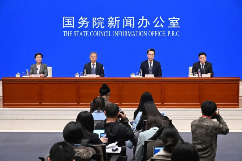 國家發(fā)改委：“沙戈荒”新能源基地加快建設，截至11月底，西北五省風光裝機達到280GW左右
