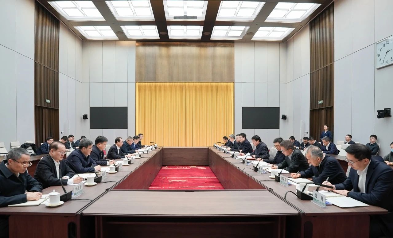 華電集團董事長江毅、總經(jīng)理葉向東與國家電網(wǎng)董事長張智剛、總經(jīng)理龐驍剛舉行會談